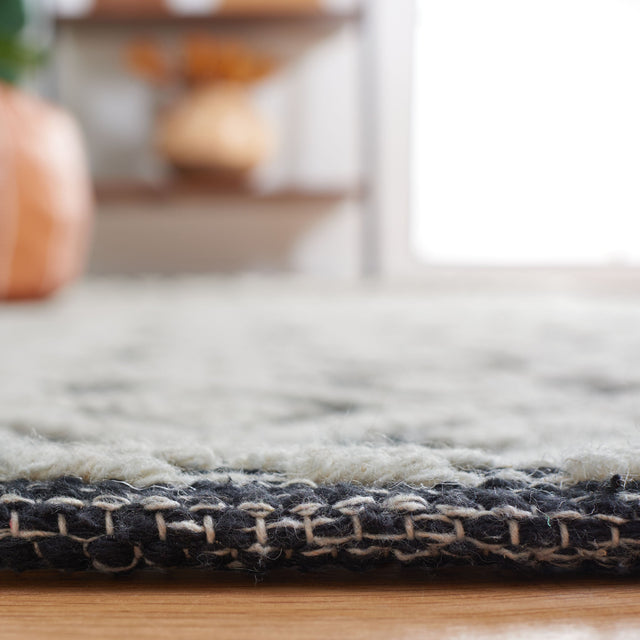 Safavieh Vermont Vrm102Z Ivory/Black Rug.