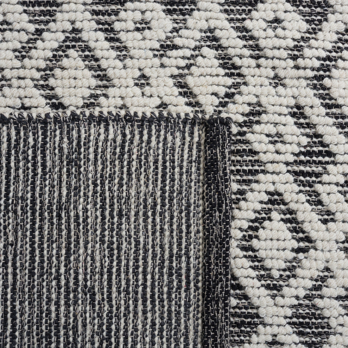 Safavieh Vermont Vrm102Z Ivory/Black Rug.