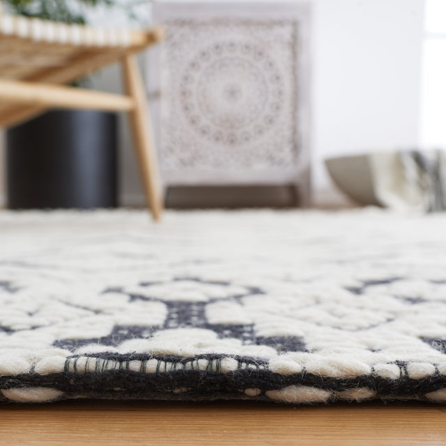 Safavieh Vermont Vrm151Z Ivory/Black Rug.