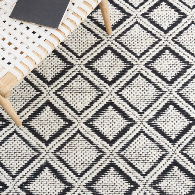 Safavieh Vermont Vrm151Z Ivory/Black Rug.