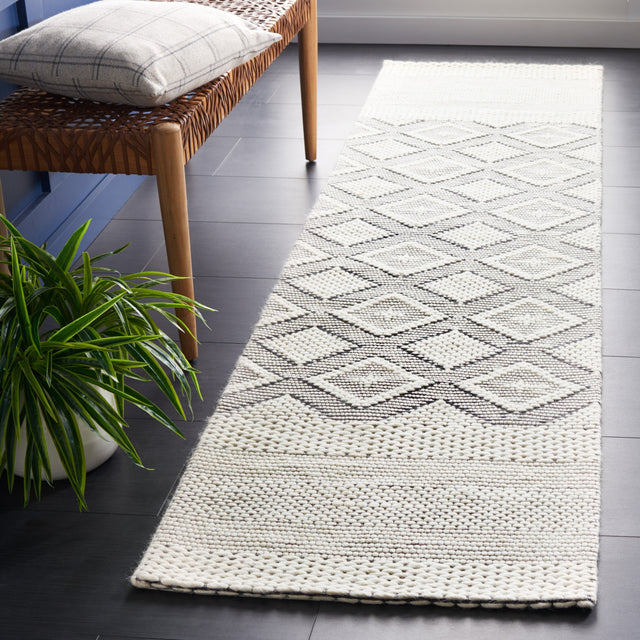 Safavieh Vermont Vrm153Z Ivory/Black Rug.