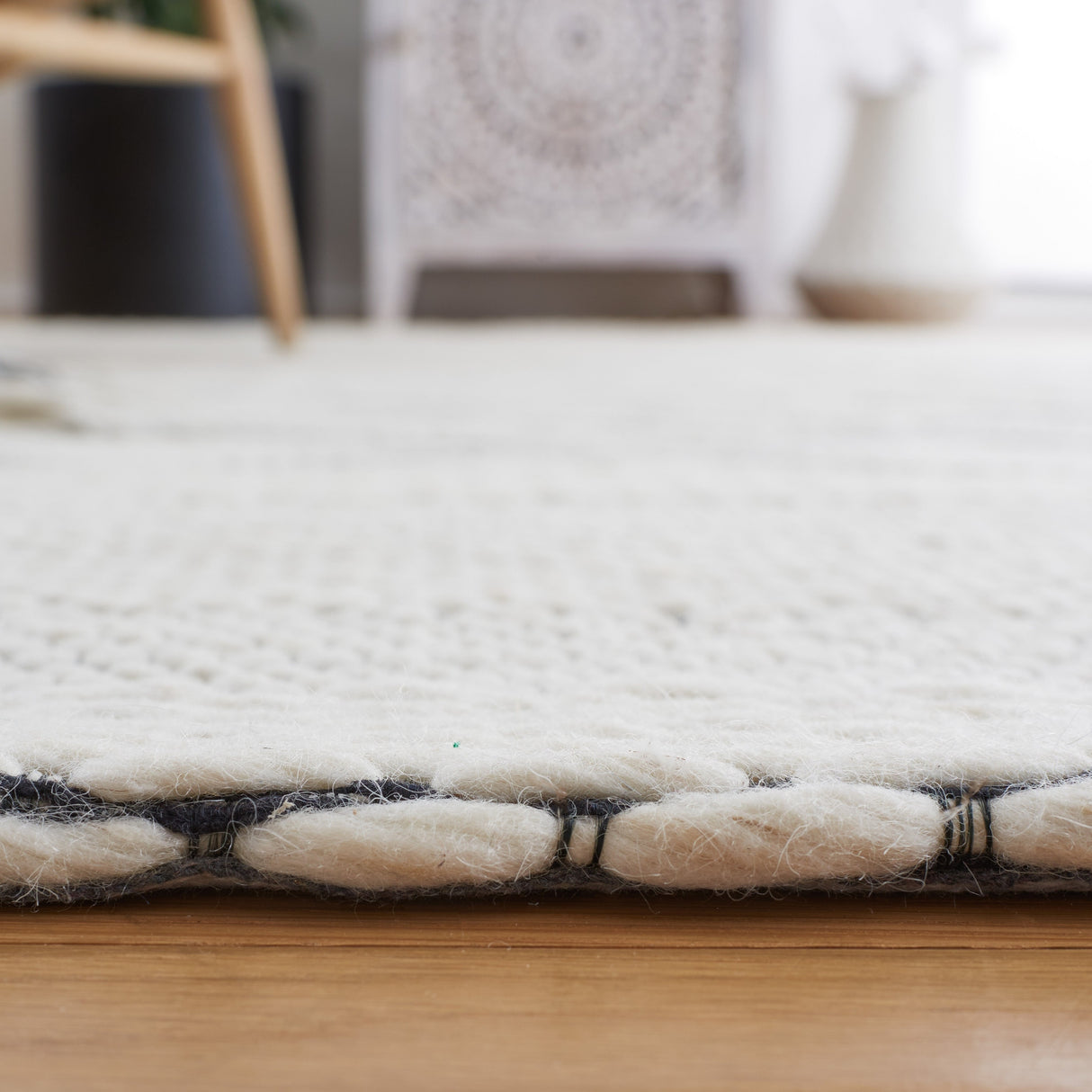 Safavieh Vermont Vrm153Z Ivory/Black Rug.