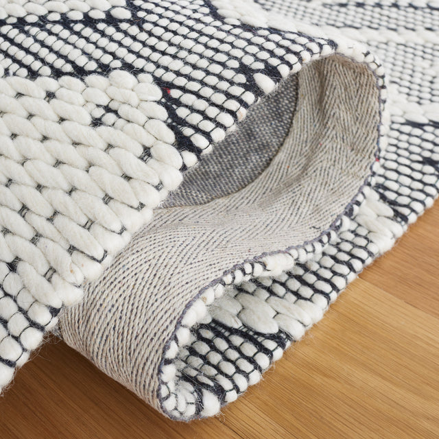 Safavieh Vermont Vrm153Z Ivory/Black Rug.