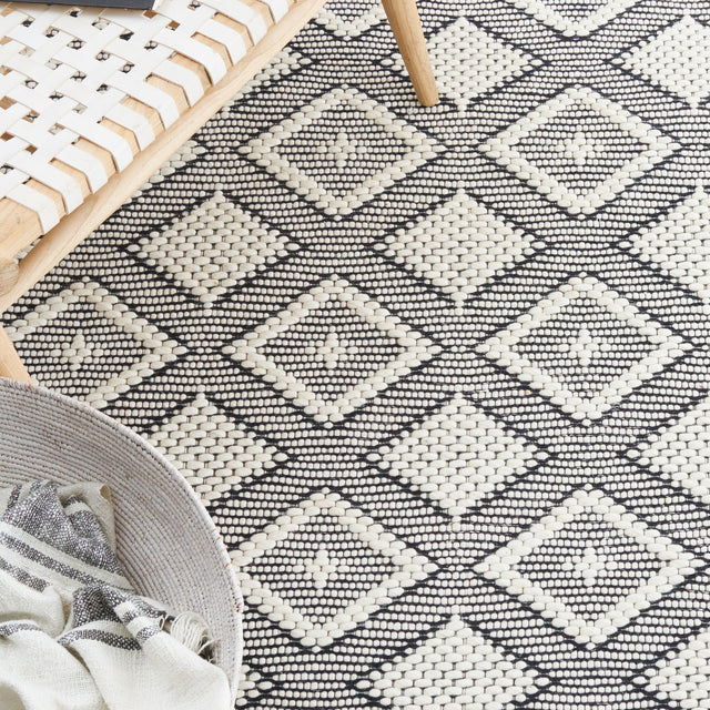 Safavieh Vermont Vrm153Z Ivory/Black Rug.