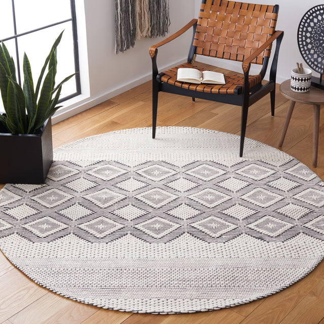 Safavieh Vermont Vrm153Z Ivory/Black Rug.
