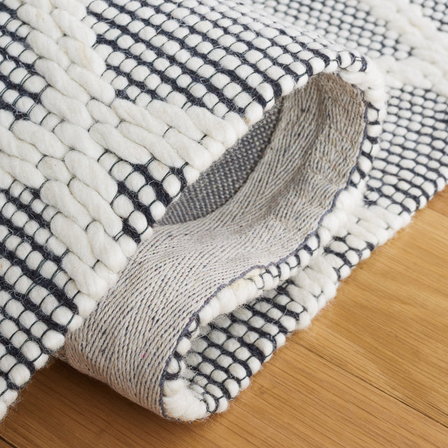 Safavieh Vermont Vrm154Z Ivory/Black Rug.