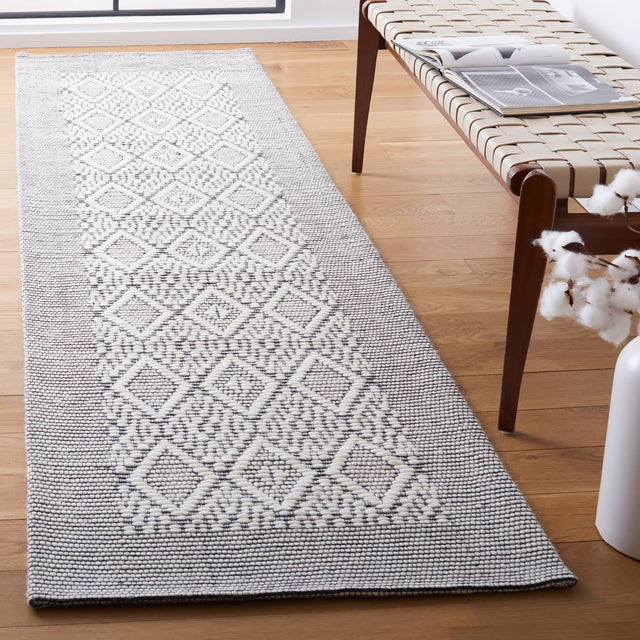 Safavieh Vermont Vrm155Z Ivory/Black Rug.