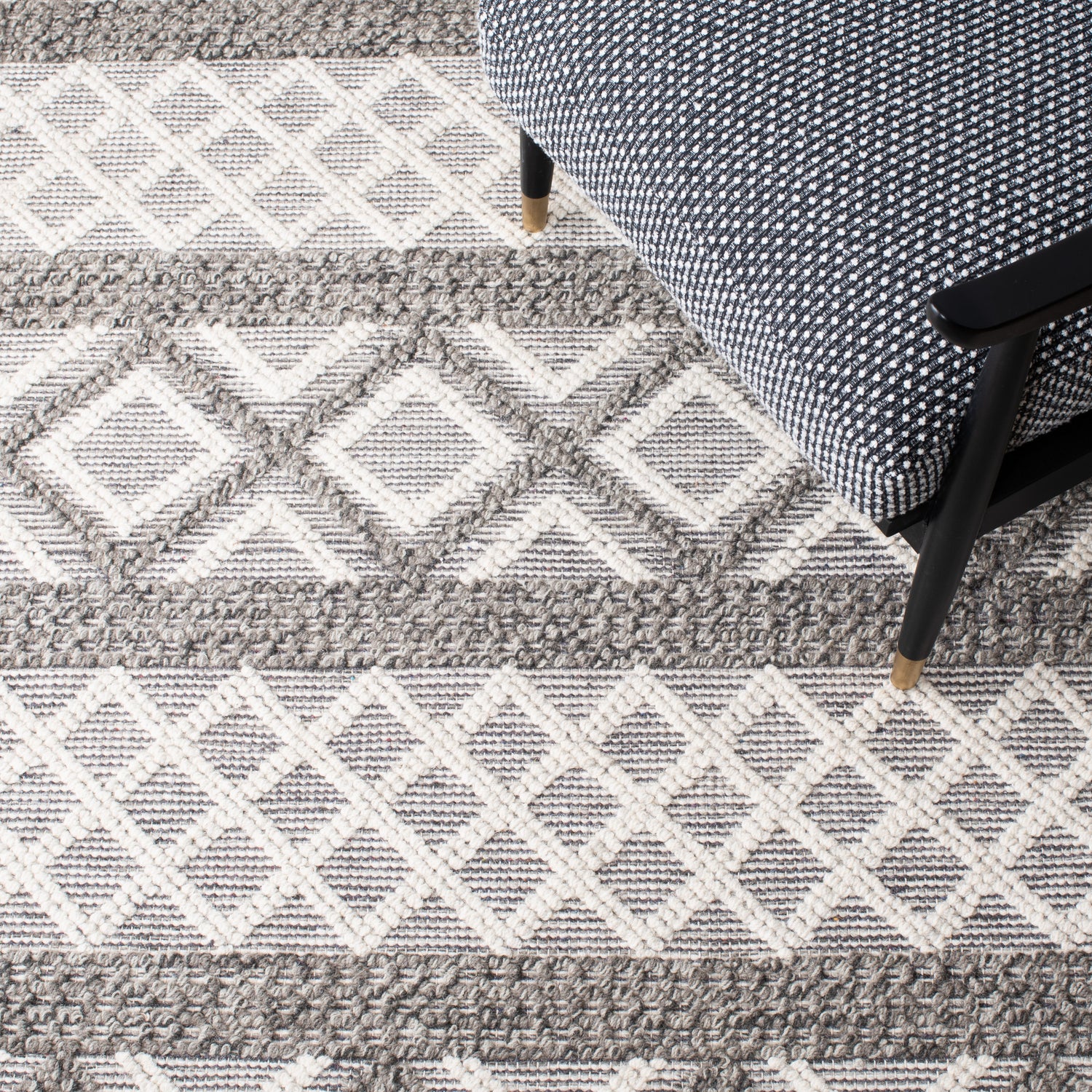 Safavieh Vermont Vrm211H Ivory/Dark Grey Rugs.