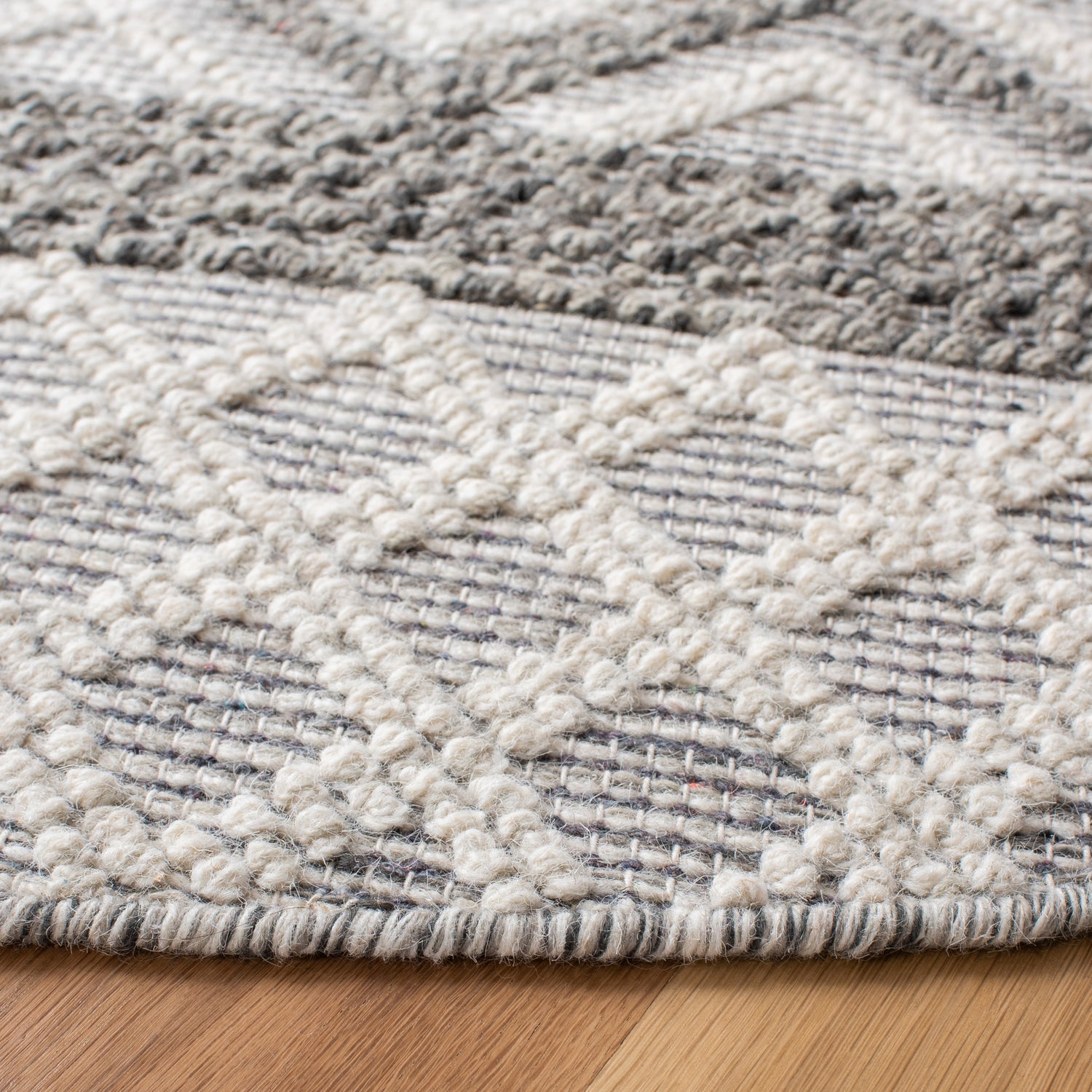 Safavieh Vermont Vrm211H Ivory/Dark Grey Rugs.