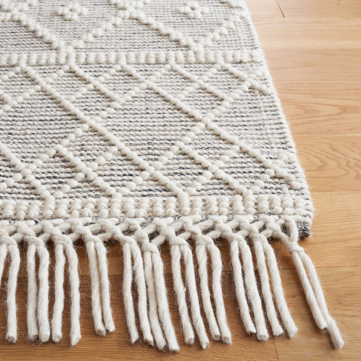 Safavieh Vermont Vrm250A Ivory/Grey Rug.