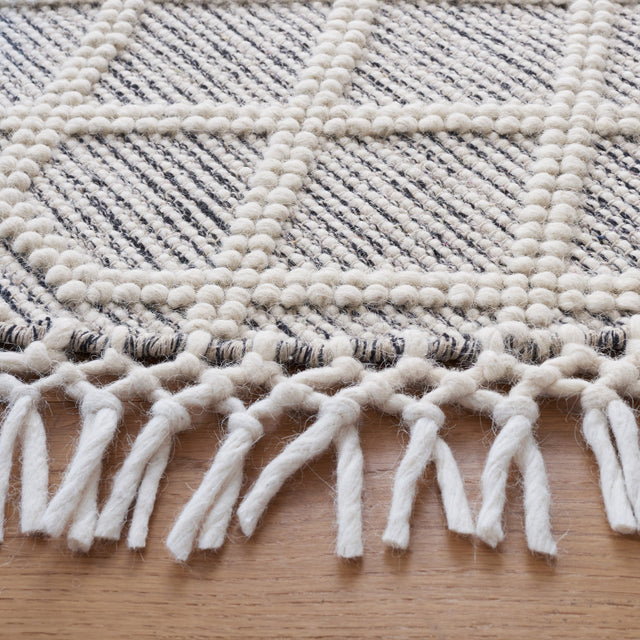 Safavieh Vermont Vrm255Z Black/Ivory Rug.