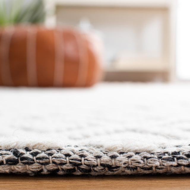 Safavieh Vermont Vrm304F Ivory/Grey Rug.