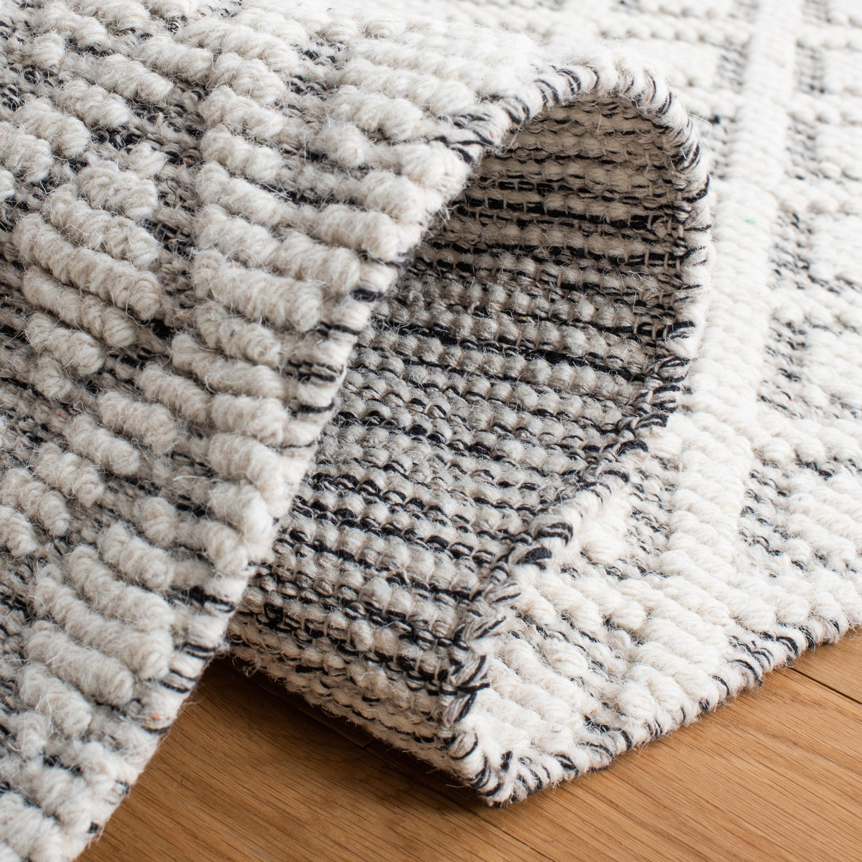 Safavieh Vermont Vrm304F Ivory/Grey Rug.