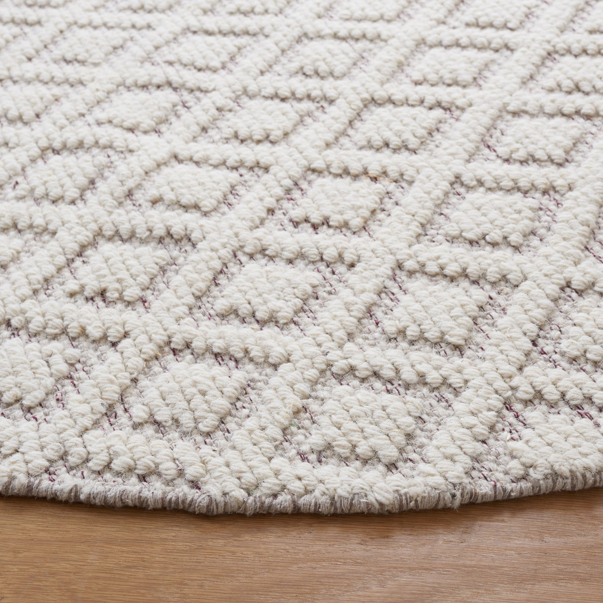 Safavieh Vermont Vrm304Q Ivory/Red Rug.