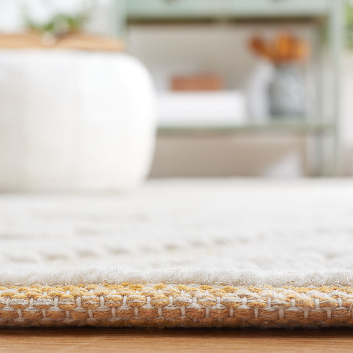 Safavieh Vermont Vrm306D Ivory/Gold Rug.