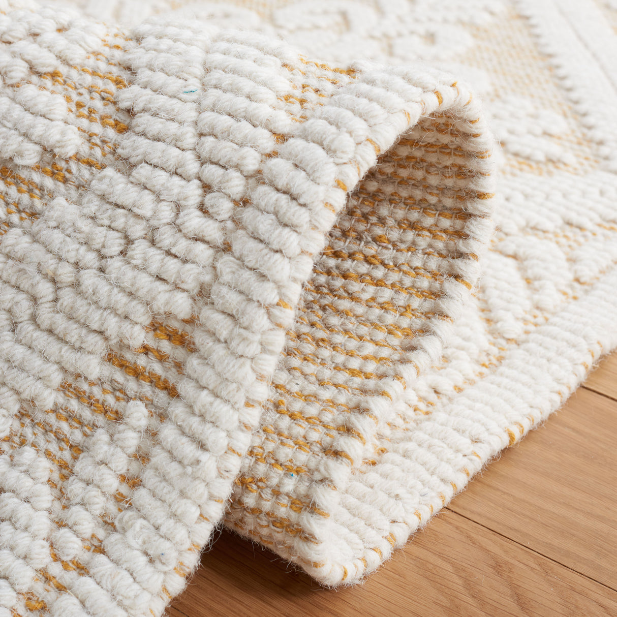 Safavieh Vermont Vrm306D Ivory/Gold Rug.