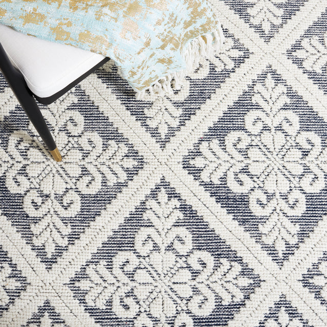 Safavieh Vermont Vrm306N Ivory/Navy Rug.