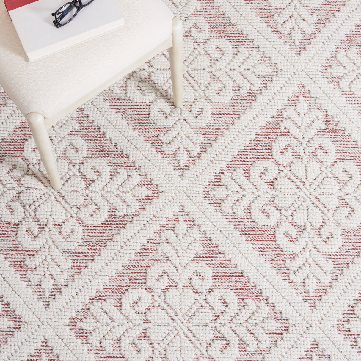 Safavieh Vermont Vrm306Q Ivory/Red Rug.