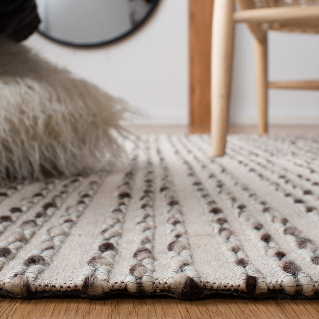 Safavieh Vermont Vrm307A Ivory Rug.