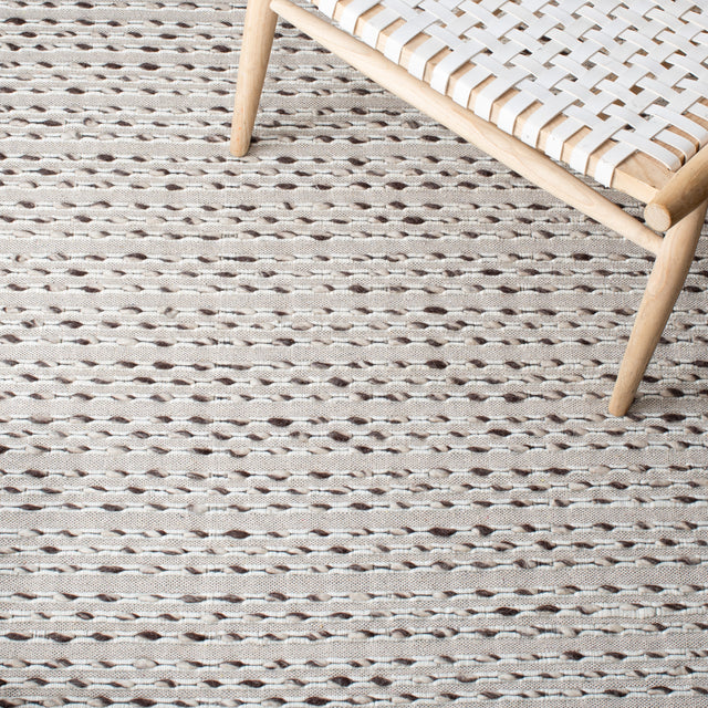 Safavieh Vermont Vrm307A Ivory Rug.