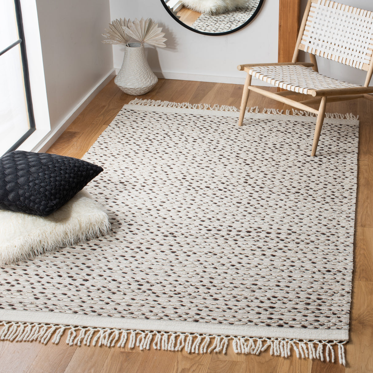 Safavieh Vermont Vrm307A Ivory Rug.
