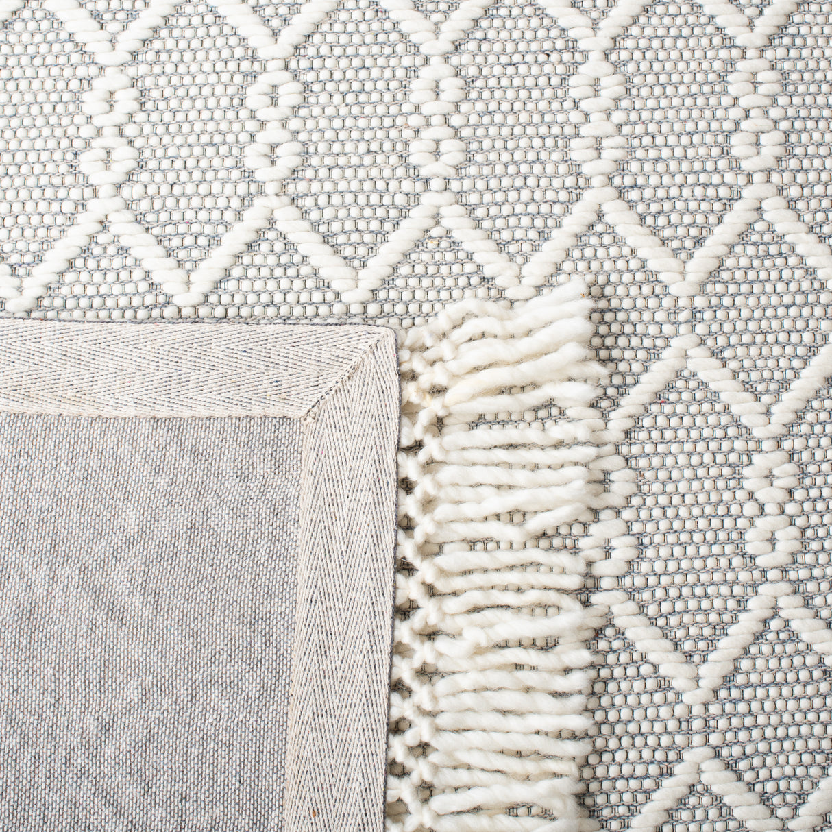 Safavieh Vermont Vrm308A Ivory Rug.