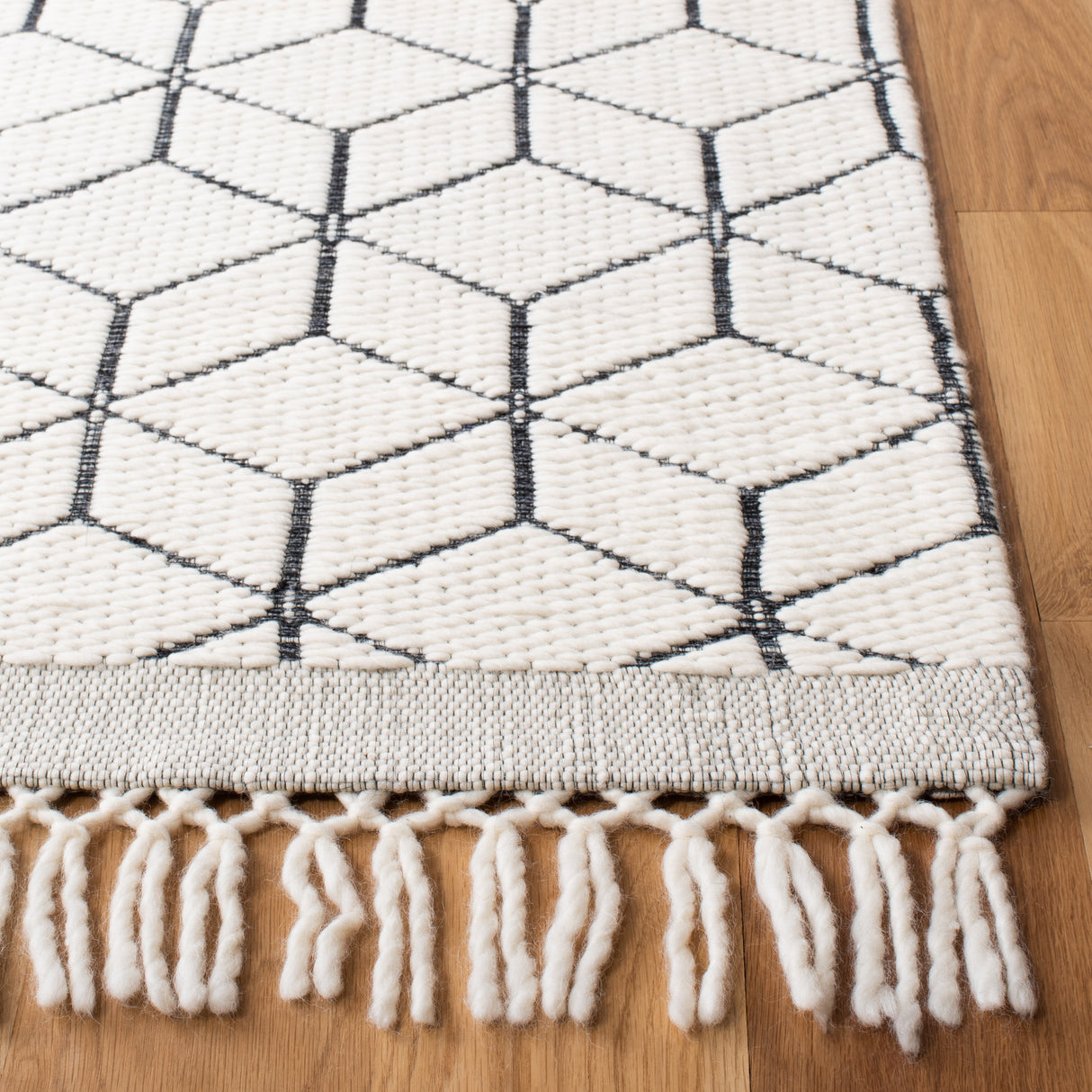 Safavieh Vermont Vrm309A Ivory Rug.