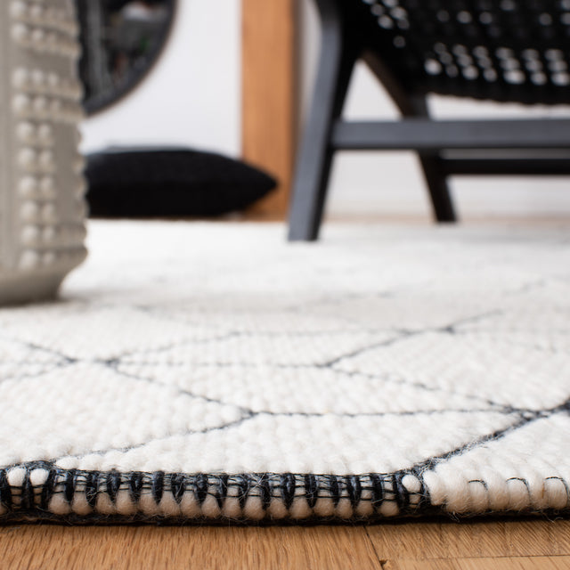 Safavieh Vermont Vrm309A Ivory Rug.