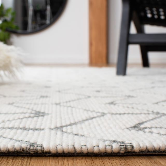 Safavieh Vermont Vrm310A Ivory Rug.