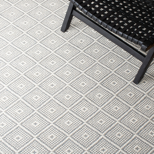 Safavieh Vermont Vrm311A Ivory Rug.