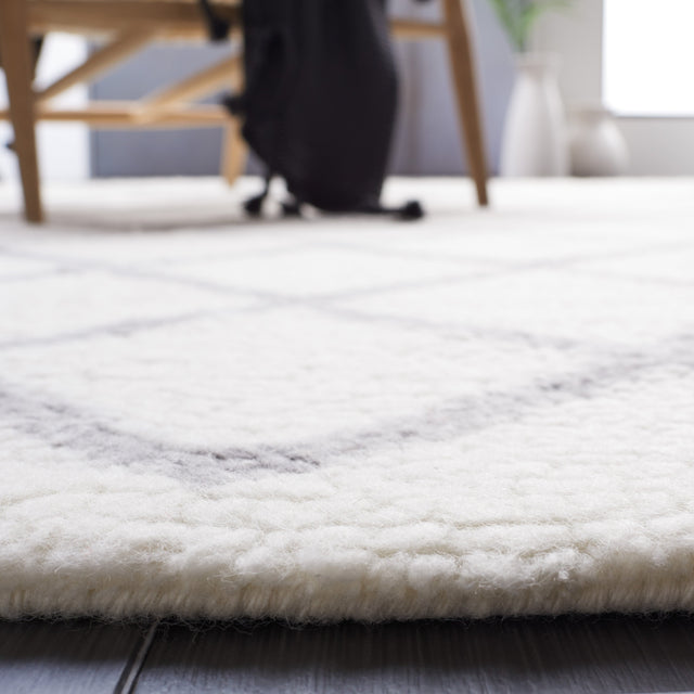 Safavieh Vermont Vrm552A Ivory/Grey Rug.