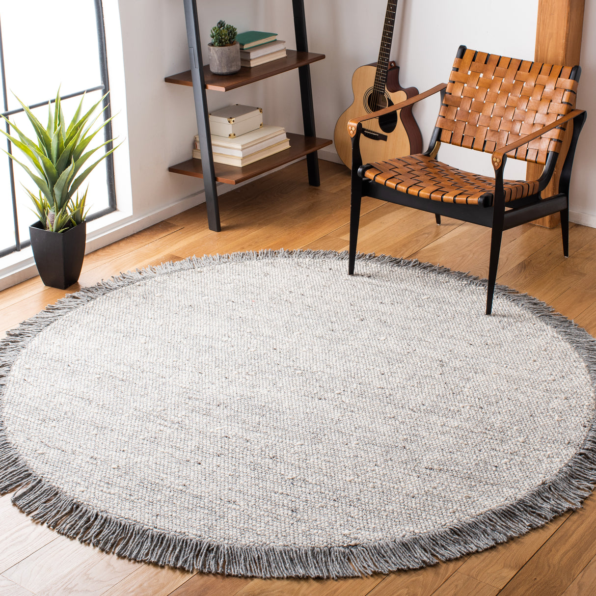 Safavieh Vermont Vrm701A Ivory/Grey Rugs.