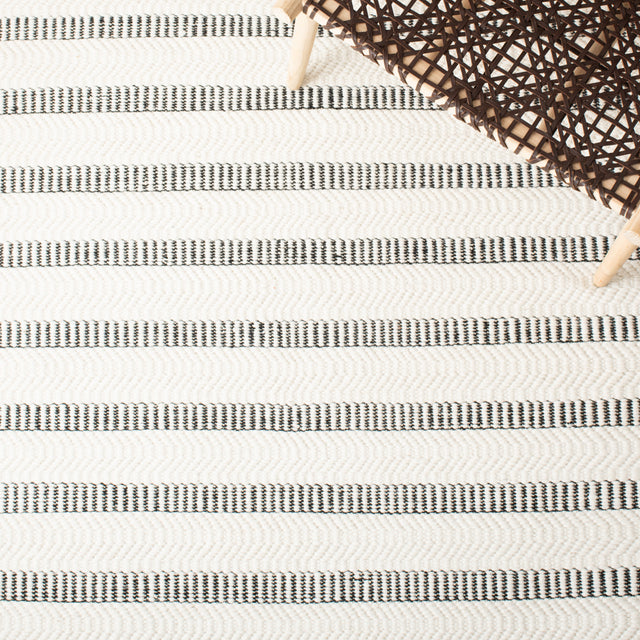 Safavieh Vermont Vrm804Z Black/Ivory Rugs.