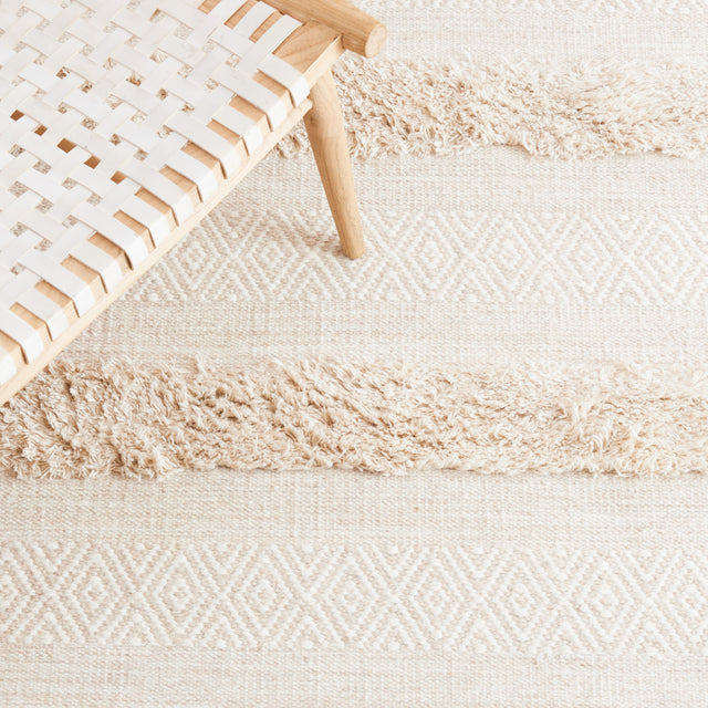 Safavieh Vermont Vrm903A Ivory/Beige Rug.