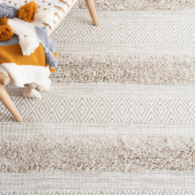 Safavieh Vermont Vrm903F Beige/Grey Rug.