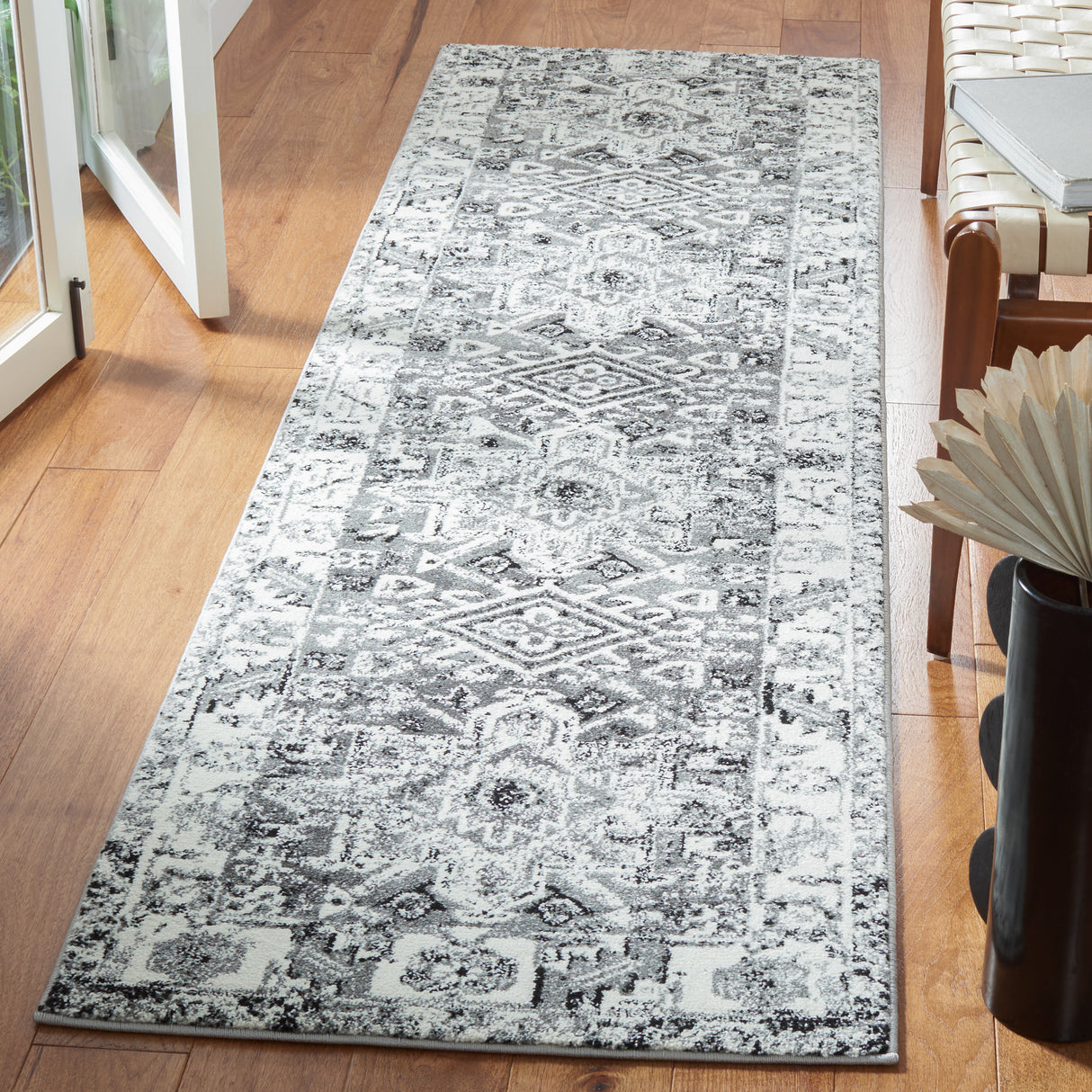 Safavieh Vintage Hamadan Vth211G Grey/Ivory Rugs.