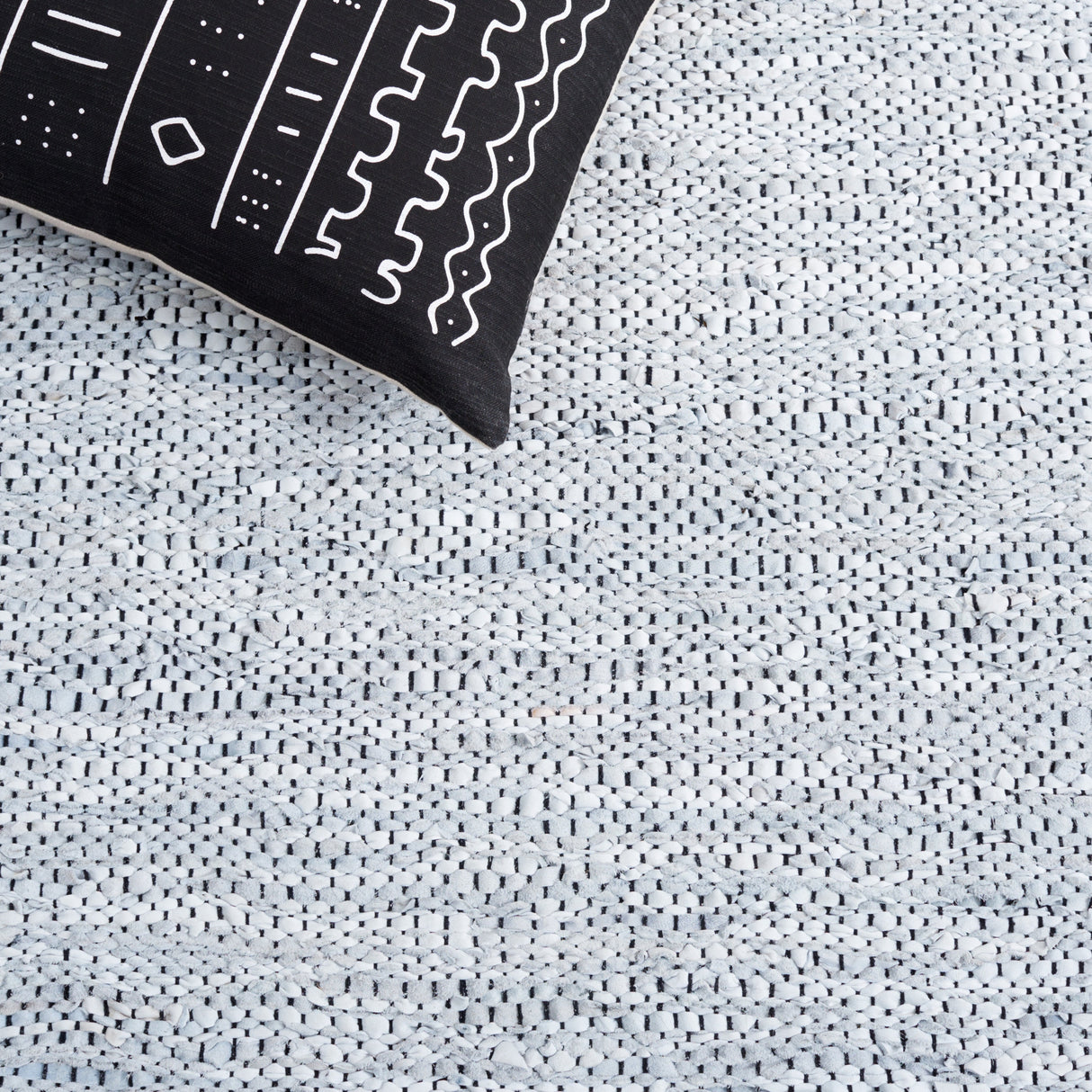 Safavieh Vintage Leather Vtl701A Ivory/Black Rug.