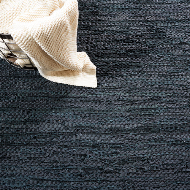 Safavieh Vintage Leather Vtl702H Black/Ivory Rug.
