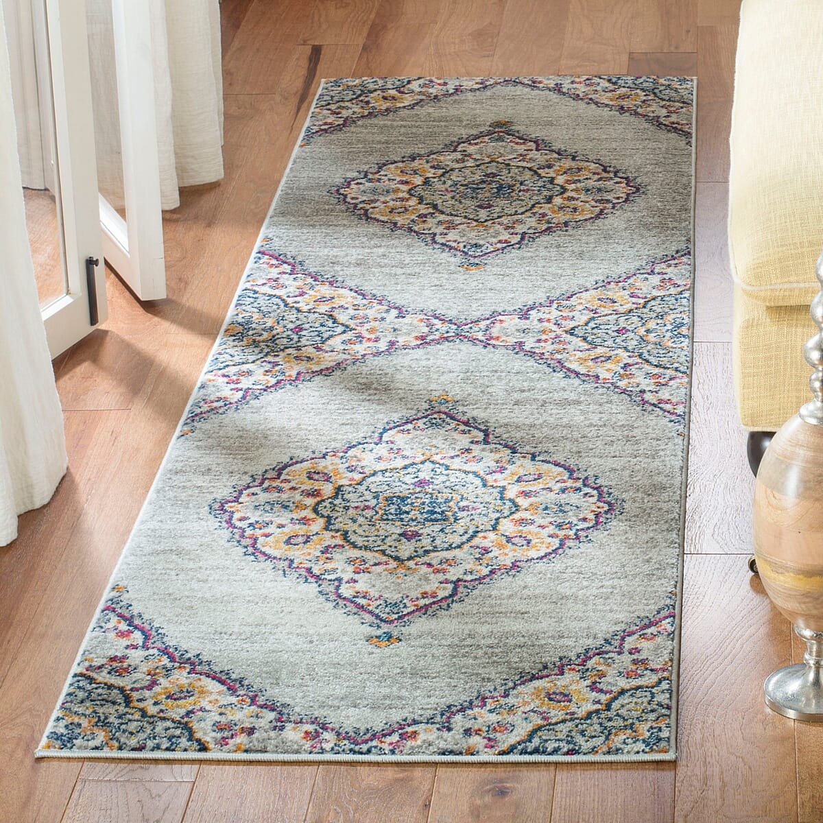 Safavieh Madison Mad153R Light Grey / Fuchsia Rugs.