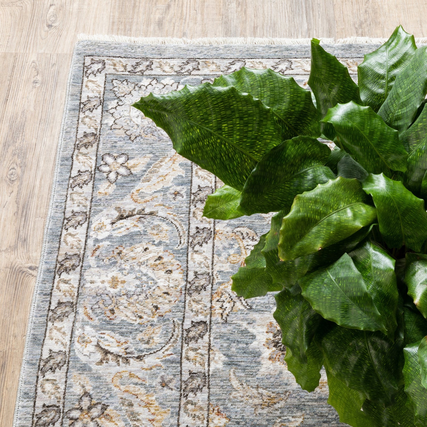 Oriental Weavers Sphinx Maharaja 070E1 Blue/ Ivory Rugs.