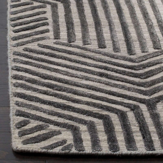 Safavieh Mirage Mir351A Light Grey / Charcoal Rugs.