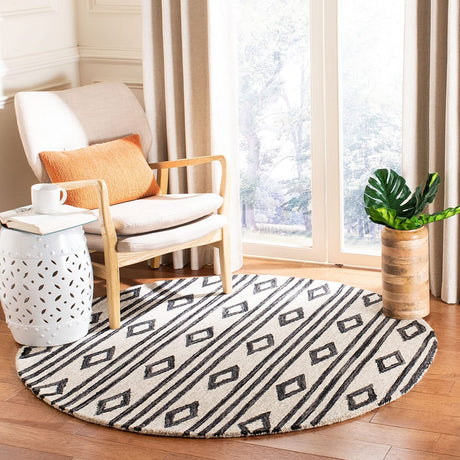 Safavieh Micro Loop Mlp153A Ivory/Charcoal Rug.