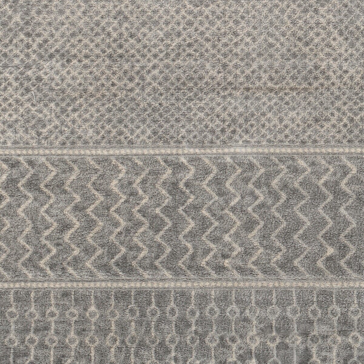 Surya Monaco Moc-2304 Silver Gray, Medium Gray, Cream Rugs.