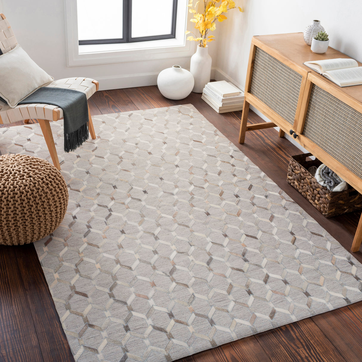 Surya Medora Mod-1010 Charcoal, Gray Rug.