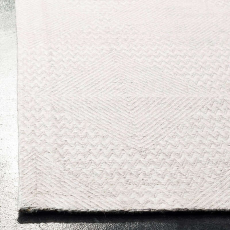 Safavieh Marbella Mrb304G Silver / Ivory Rugs.