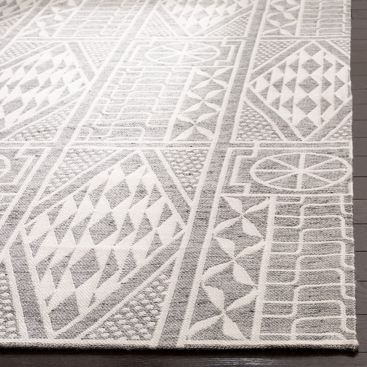 Safavieh Marbella Mrb609F Grey / Ivory Rugs.