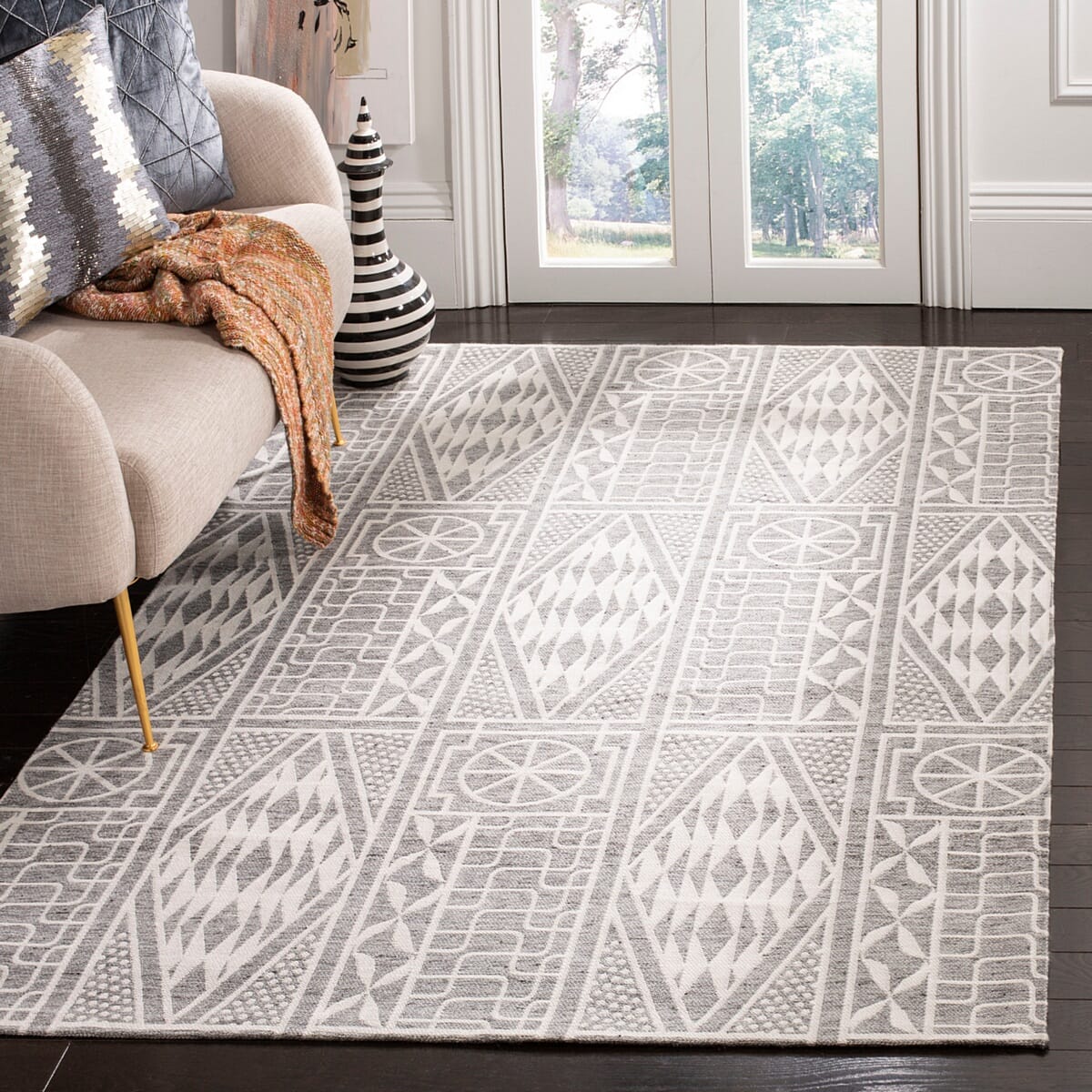 Safavieh Marbella Mrb609F Grey / Ivory Rugs.