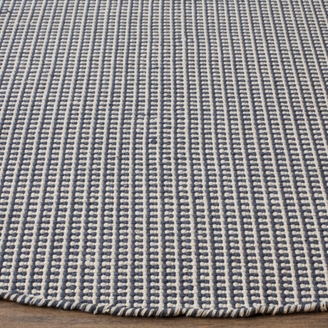Safavieh Montauk Mtk340B Ivory / Navy Rugs.