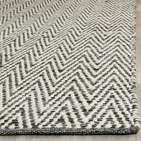 Safavieh Montauk Mtk411A Ivory / Dark Grey Rugs.