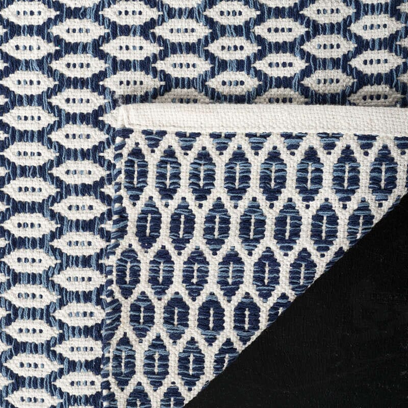 Safavieh Montauk Mtk608C Navy/Ivory Rug.